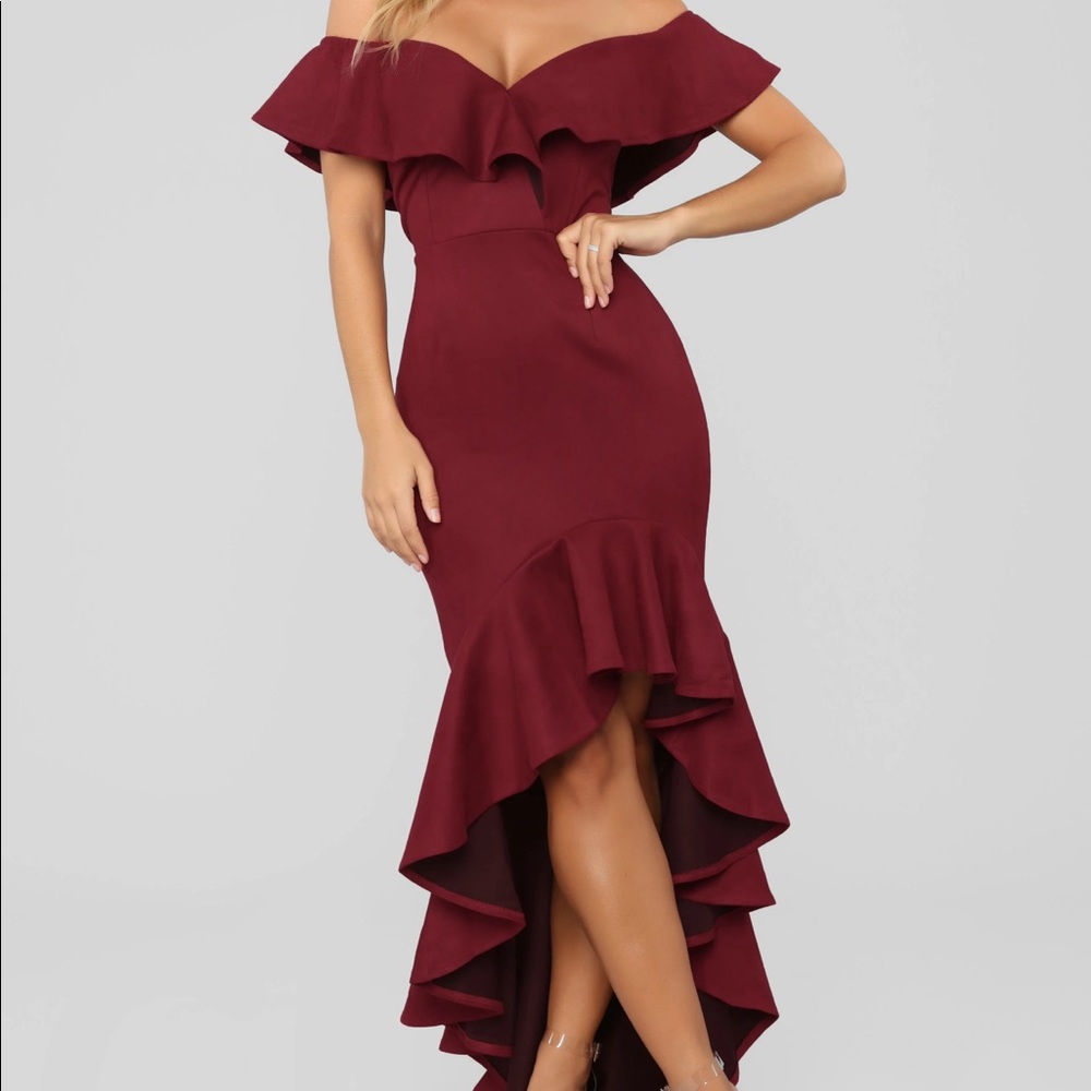 NWT 🏷 Off the shoulder ruffled mermaid dress